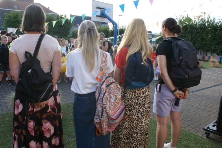 Enkele beelden van de 1ste schooldag Eeklostraat