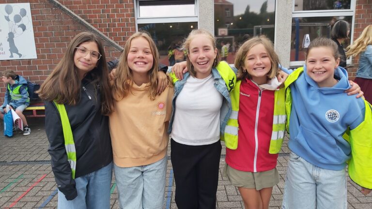 Eerste schooldag in de Eeklostraat
