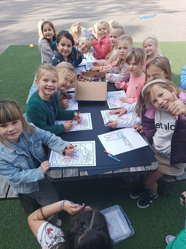 Onze speelplaats… Voor iedereen plezier, samen maken we er een toffe tijd van!