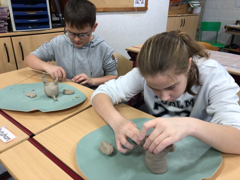 Blauwbilgorgel: knutselen met klei