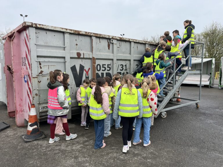 Vandaag gingen we op uitstap naar het recyclagepark.