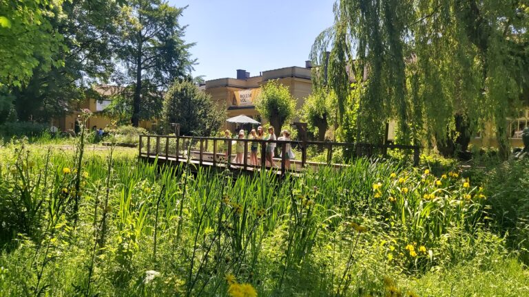 Bezoek aan de tuin van Kina