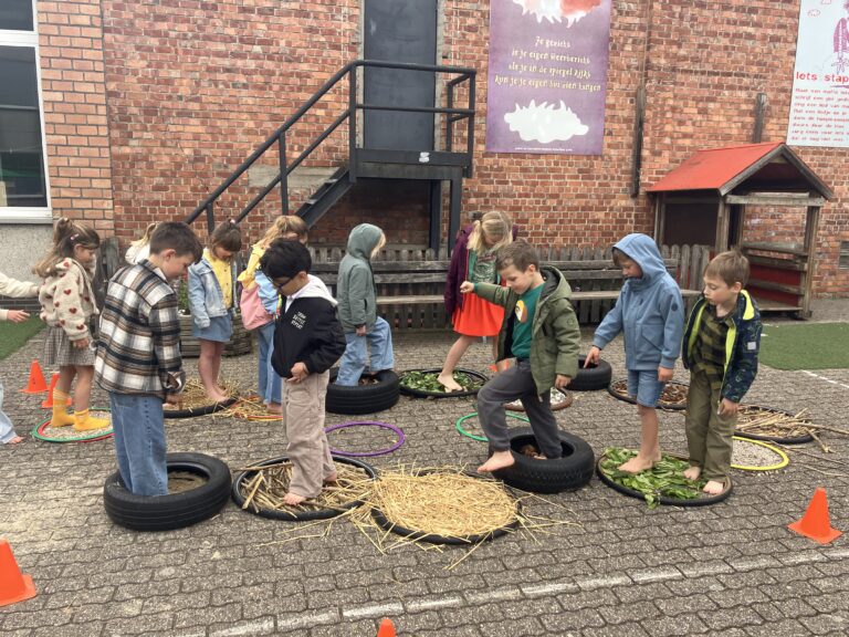 Blotevoetenparcours: 1B in actie!